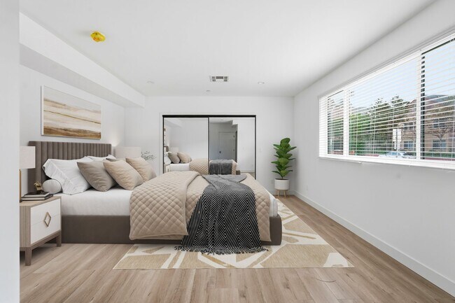 Building Photo - 1656 Rockwood St