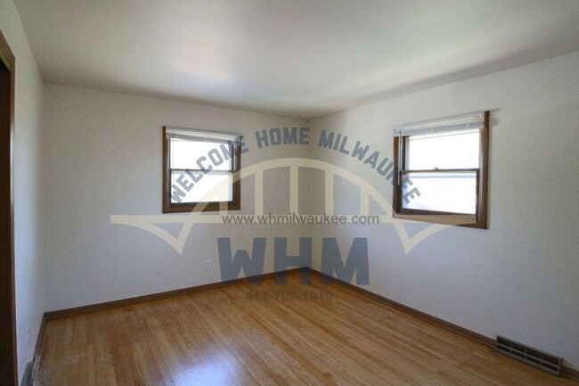 Building Photo - 8526 W Appleton Ave