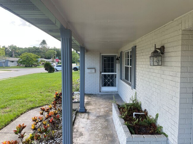 Building Photo - 2/1.5/1 New Port Richey