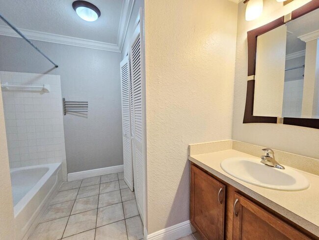 Building Photo - 7838 Sugar Bend Dr