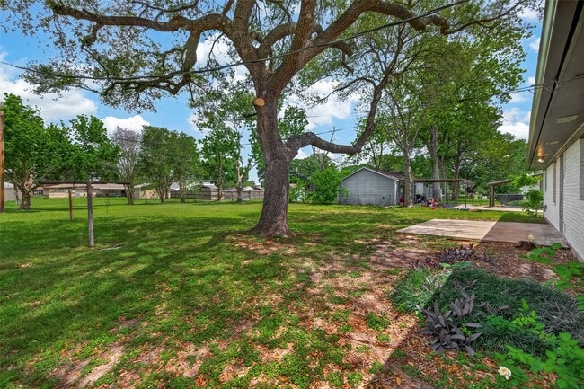 Building Photo - 1203 Bernard Ave