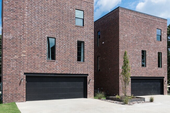 Building Photo - 861 Capitol Dr
