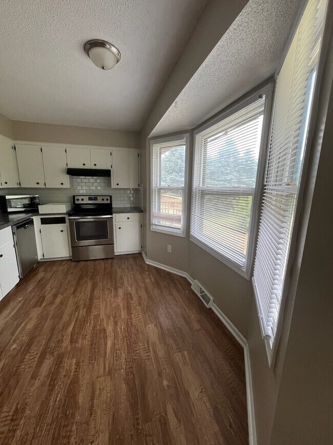 Building Photo - 14745 Riley St
