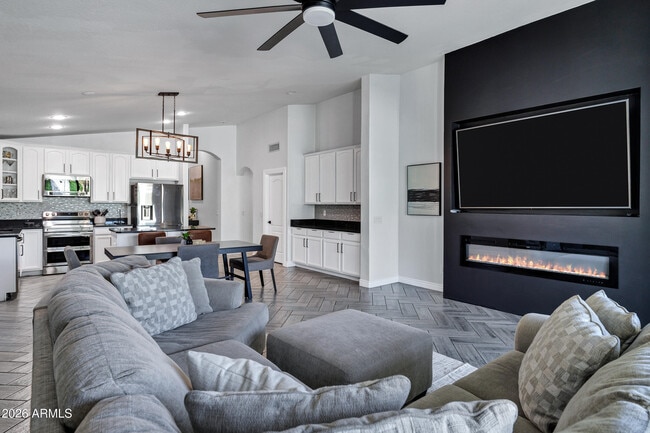 Building Photo - 9558 W Harmony Ln