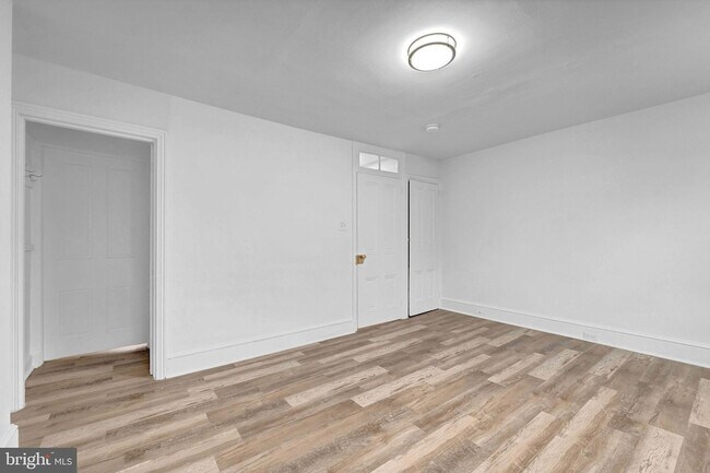 Building Photo - 28 W Airy St