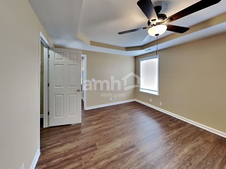 Building Photo - 1262 Lasalle Dr