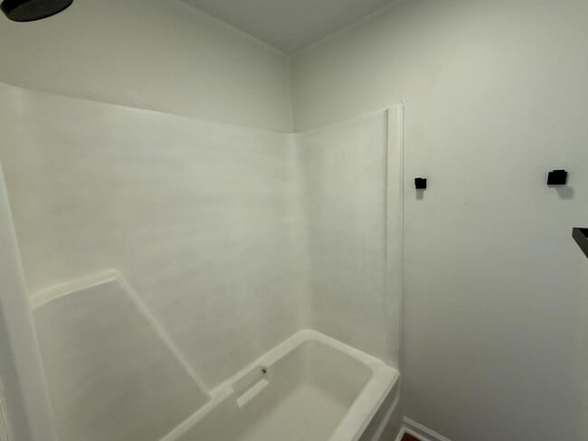 Building Photo - 411 Doak St