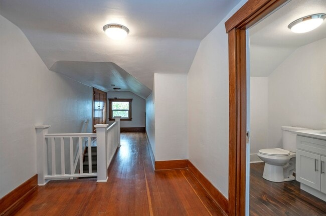 Building Photo - 4 Bedroom Craftsman Style House in Tacoma