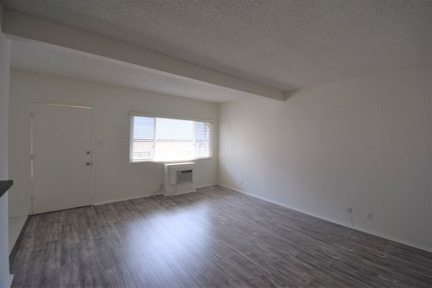 Building Photo - 2429 Cheremoya Ave