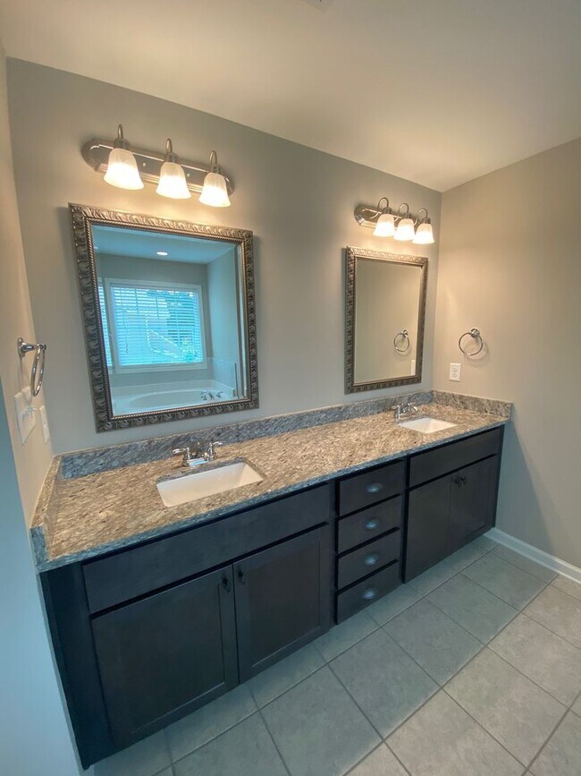 Building Photo - 216 Wild Azalea Dr