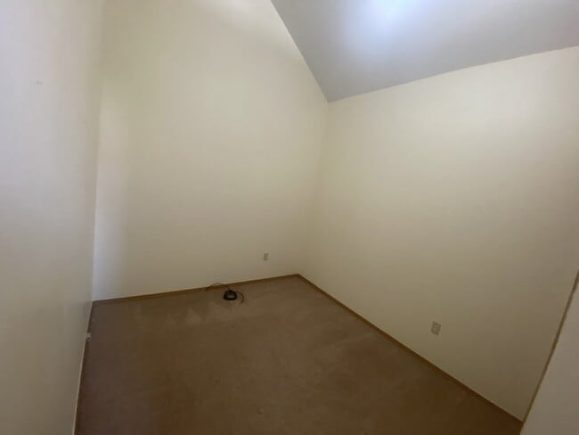 Building Photo - Charming Condo with a Loft!