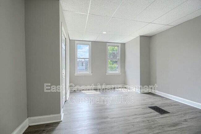 Building Photo - 2107 W Saratoga St