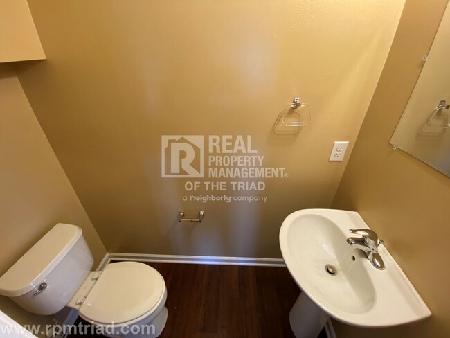 Building Photo - *Move In Special* Spacious 2BR/2.5BA End U...