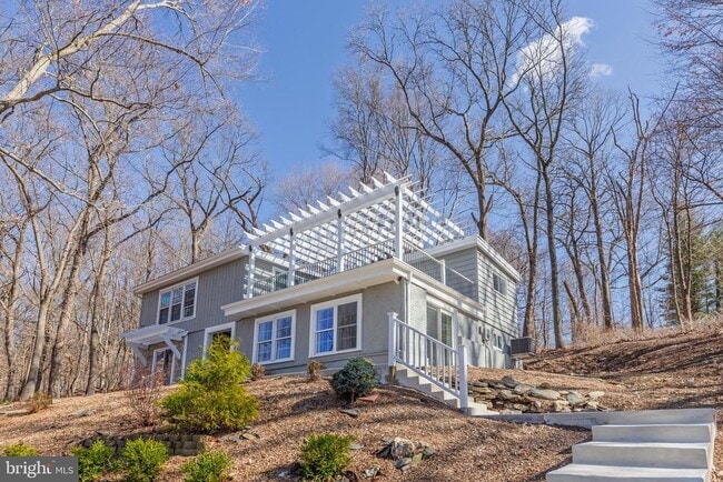 Building Photo - 422 Spackmans Ln