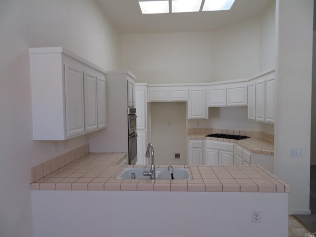 Building Photo - 3288 Ascot Ct