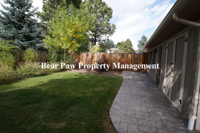 Building Photo - Lovely 4 Bedroom Home Golden!!