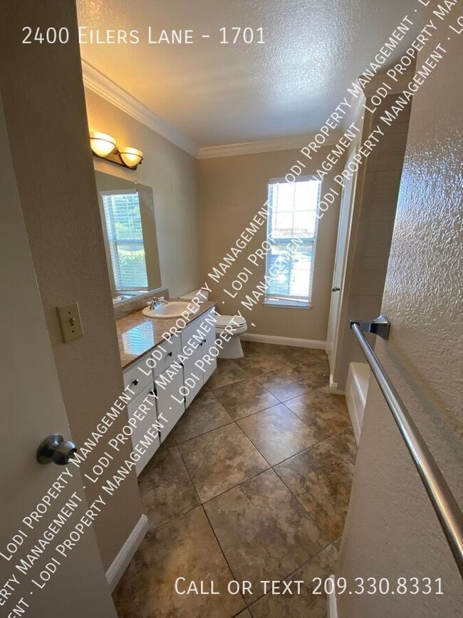 Building Photo - 2400 Eilers Ln