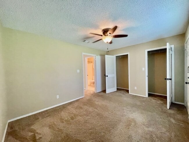 Building Photo - Nice 1 bedroom condo for rent in Miramar B...