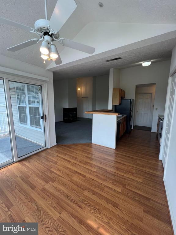 Building Photo - 5660 Wade Ct