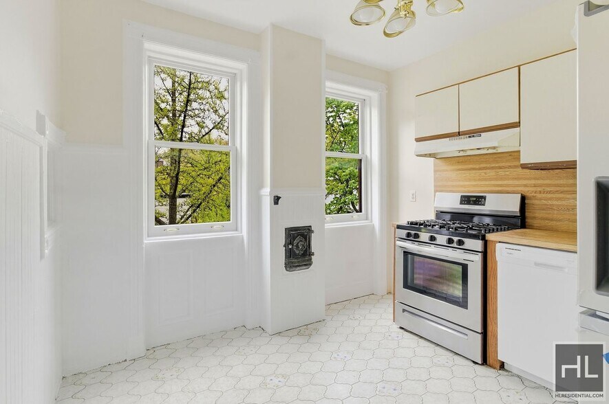 Building Photo - Willow Street