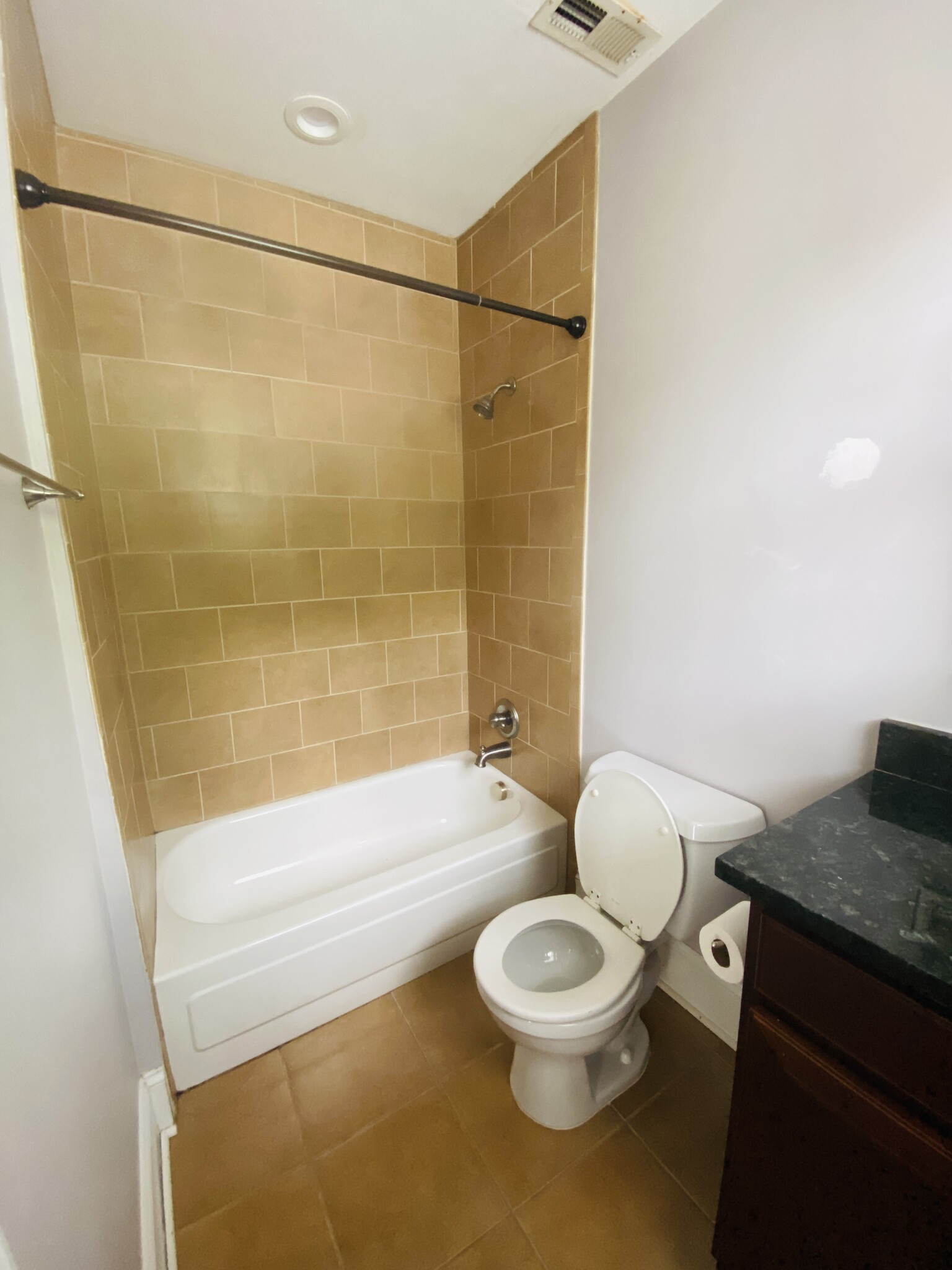 Ensuite shower - 1630 Monument Ave
