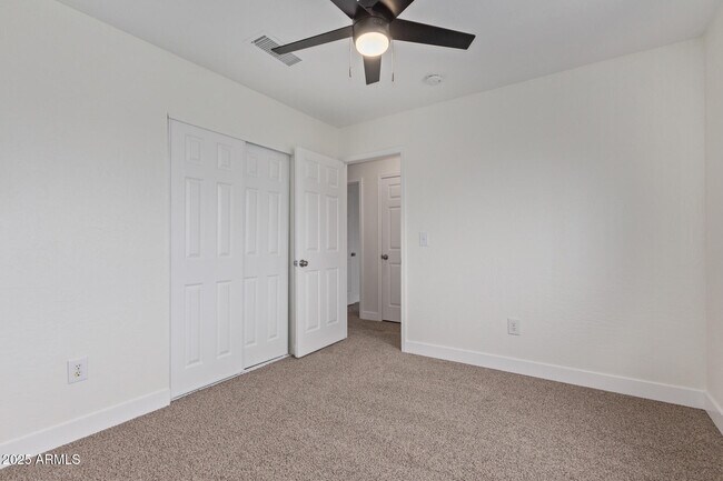 Building Photo - 829 N Bluejay Dr