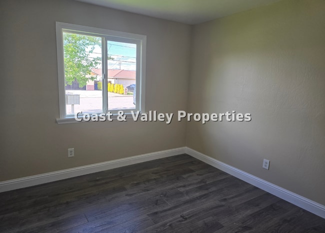 Building Photo - 319 Maple Ave