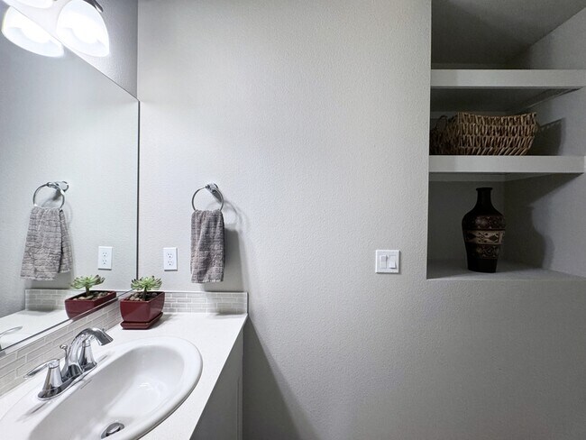 Building Photo - 2771 Cascara Dr