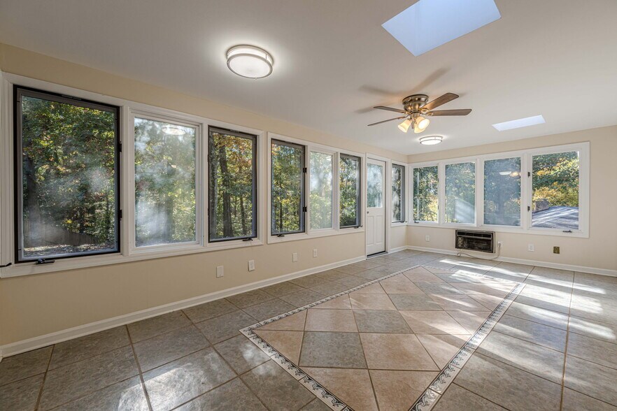 Building Photo - 6640 Williamson Dr