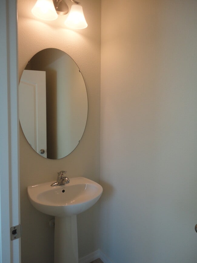 Building Photo - 3/2.5 Town Home in Winter Park! Priced to ...