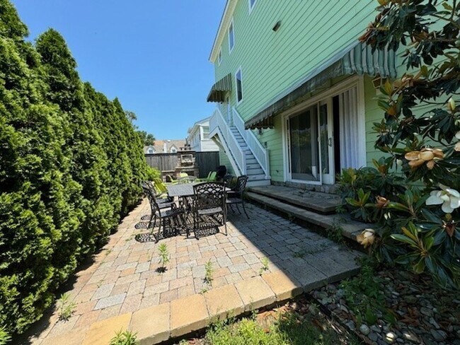 Building Photo - Immaculate 4 bedroom 3.5 bath Home at Nort...