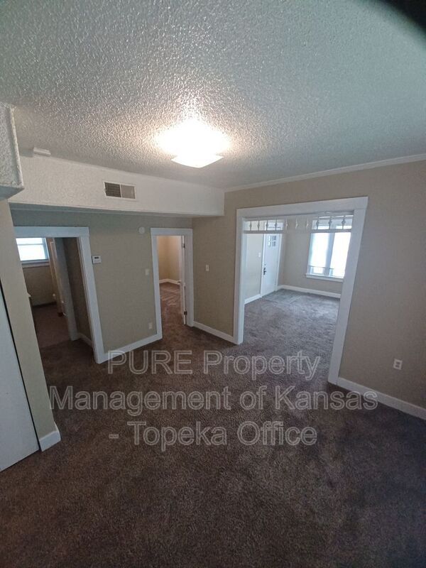 Building Photo - 630 SW Washburn Ave