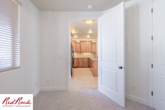 Building Photo - Remarkable 3 Bedroom Condo Next to Sunbroo...