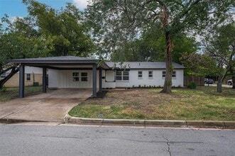 Building Photo - 217 Palomino Dr