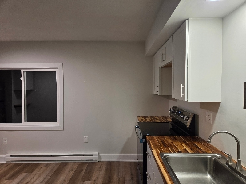 Building Photo - 441 Rutherford Ave