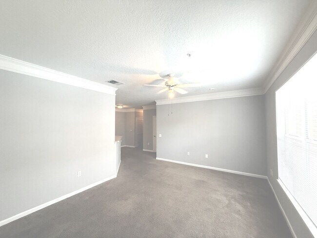 Building Photo - 8848 Villa View Cir