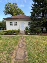 Building Photo - 809 W Grimes Ave