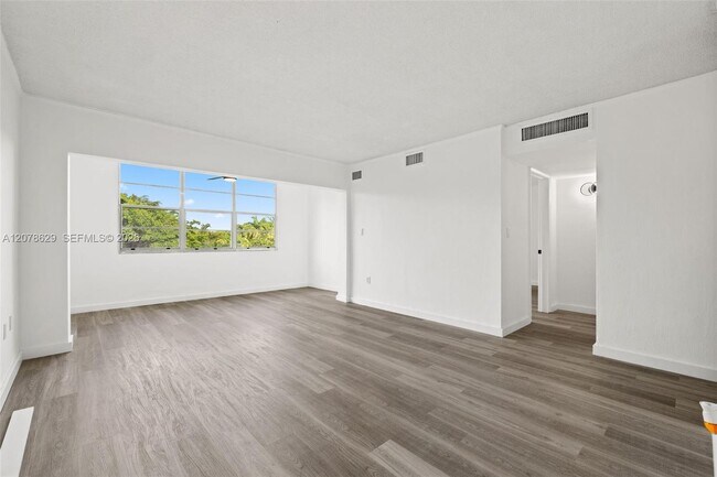 Building Photo - 1800 SW 25th St
