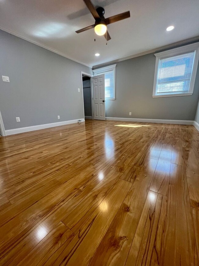 Building Photo - Gorgeous 4-Bedroom Townhome with One-Car Garage! Available NOW!