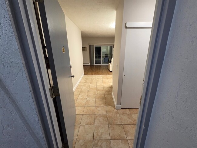 Building Photo - 25 Ekman St