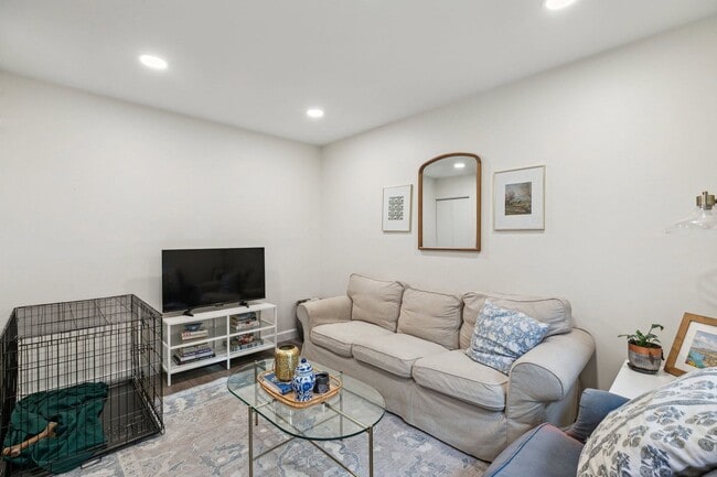 Building Photo - 1829 Kater St