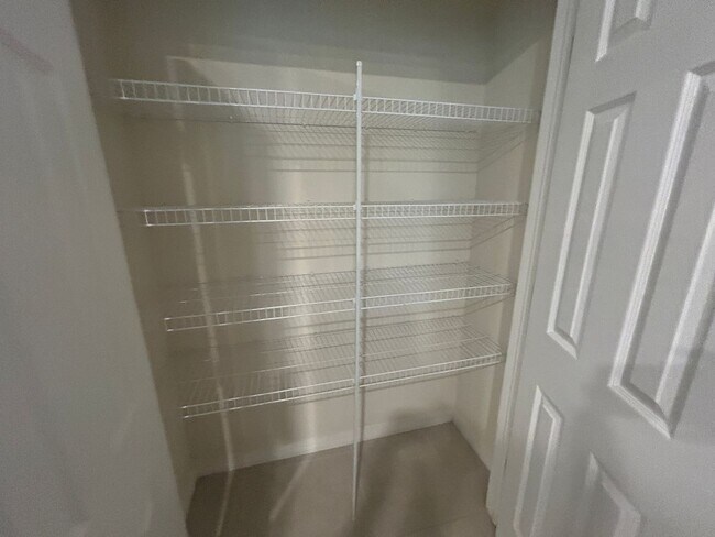 Building Photo - 3927 NE 23rd Pl