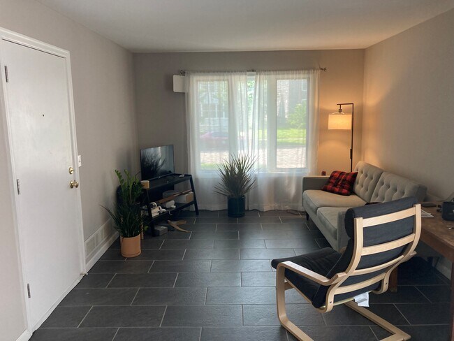 Building Photo - 2321 Quincy St NE