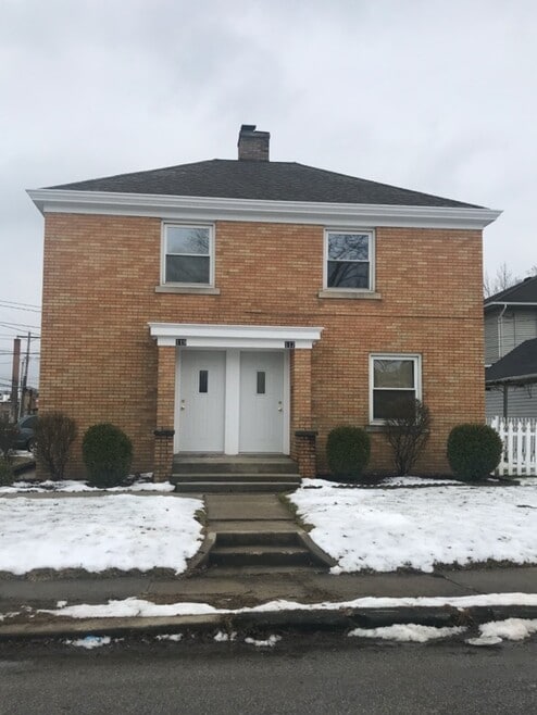 Building Photo - 119 W Oakdale Dr