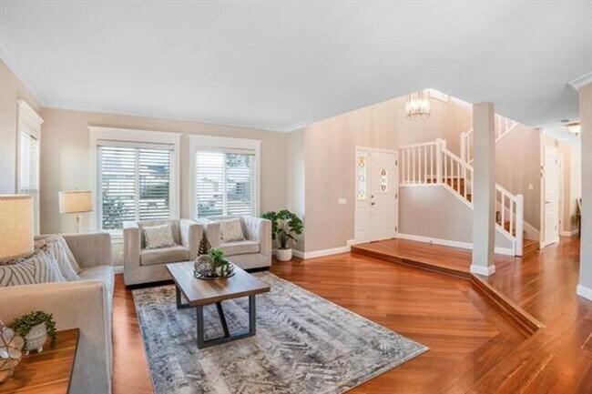 Building Photo - Fully remodeled home, Pet friendly with A/...