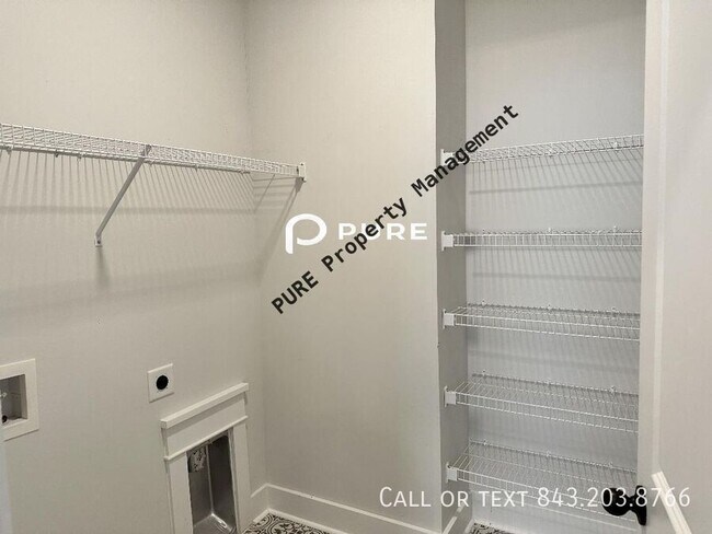 Building Photo - 610 Black Pine Rd