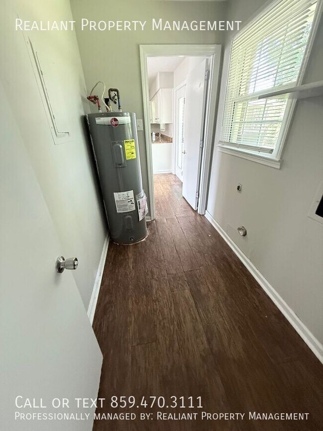 Building Photo - 246 Medlock Rd