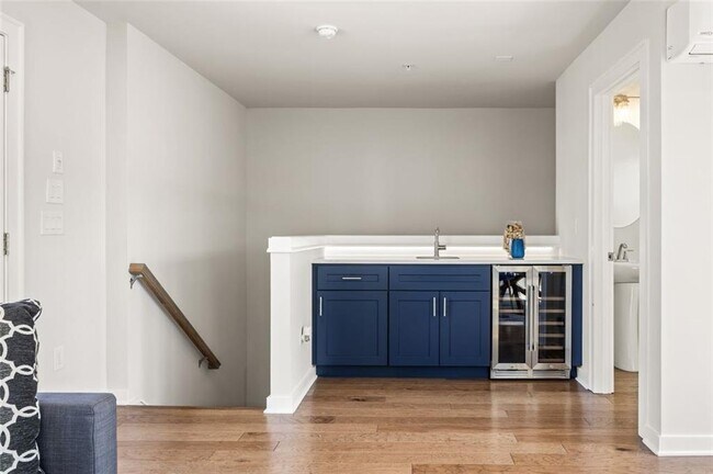 Building Photo - 2145 Burnside Dr NW