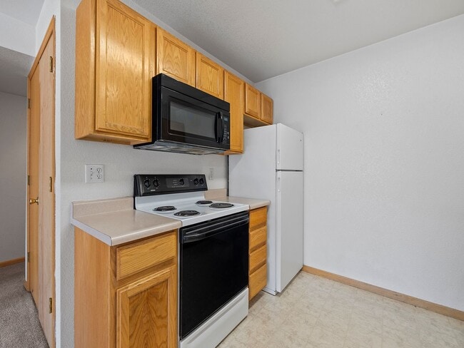 Building Photo - Well Maintained 2-Bed, 2-Bath Condo in Prime Location Near CSU!