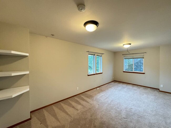 Building Photo - Spacious Home for Rent in Bothell, WA!